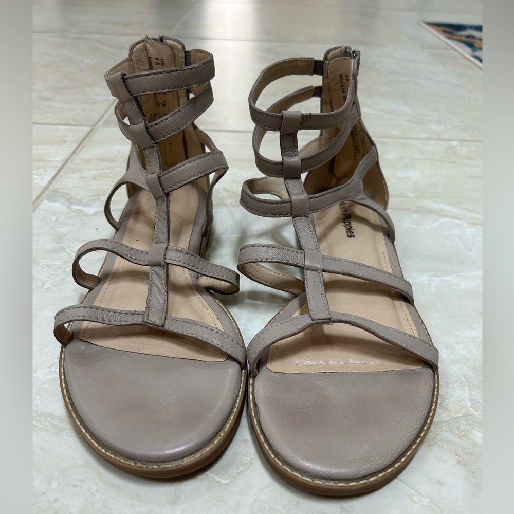 Hush Puppies women’s 8.5 gladiator style sandals.  Light beige